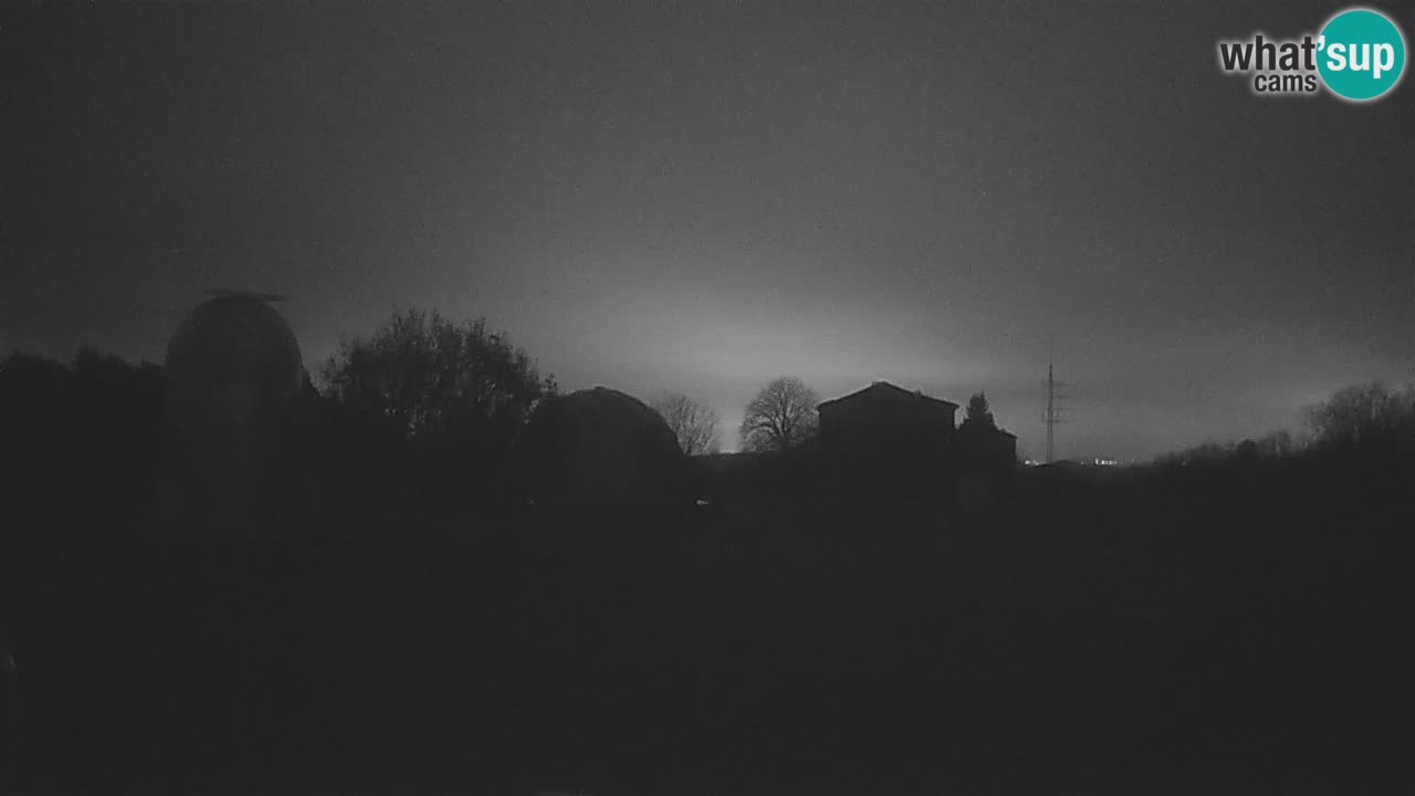 Webcam live dell’Osservatorio di – Esplora il cielo, gli asteroidi, i comete e i meteoroidi.