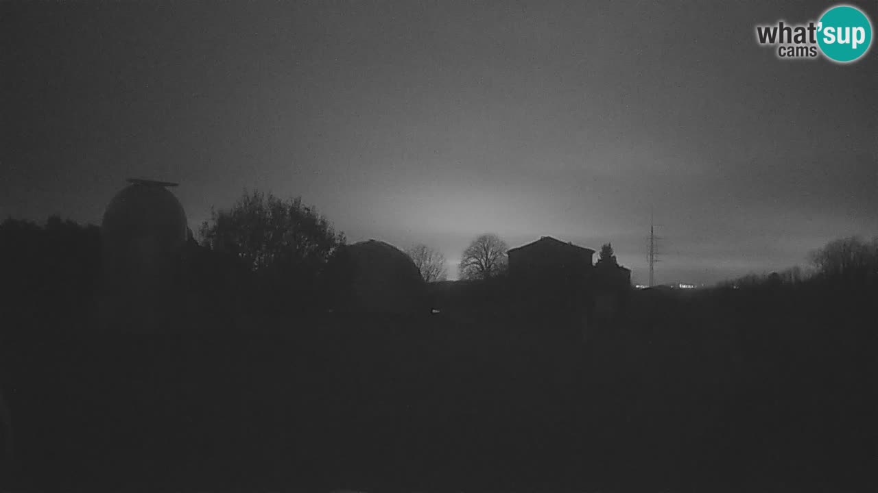 Webcam live dell’Osservatorio di  – Esplora il cielo, gli asteroidi, i comete e i meteoroidi.