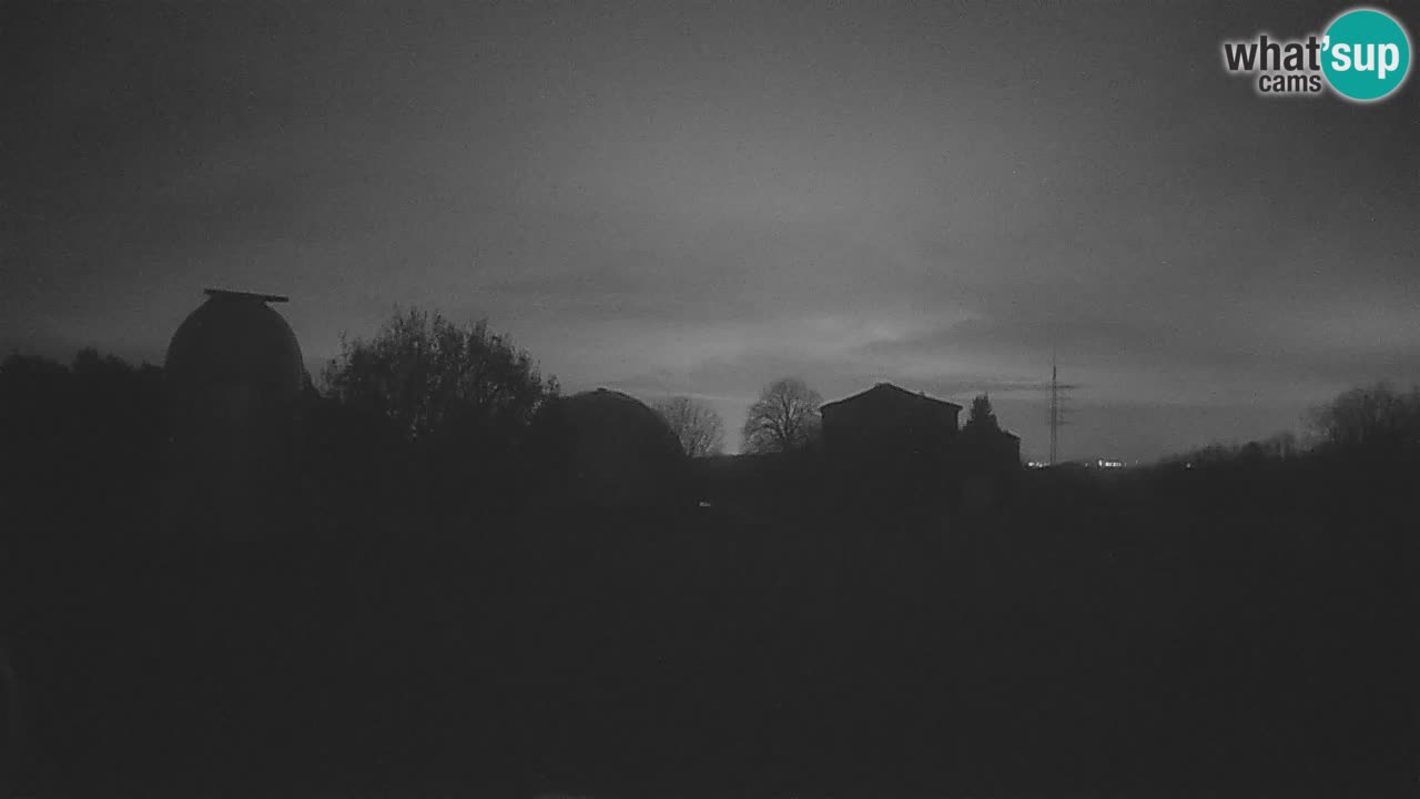 Webcam en direct de l’Observatoire de Višnjan – Explorez le ciel, les astéroïdes, les comètes et les météoroïdes