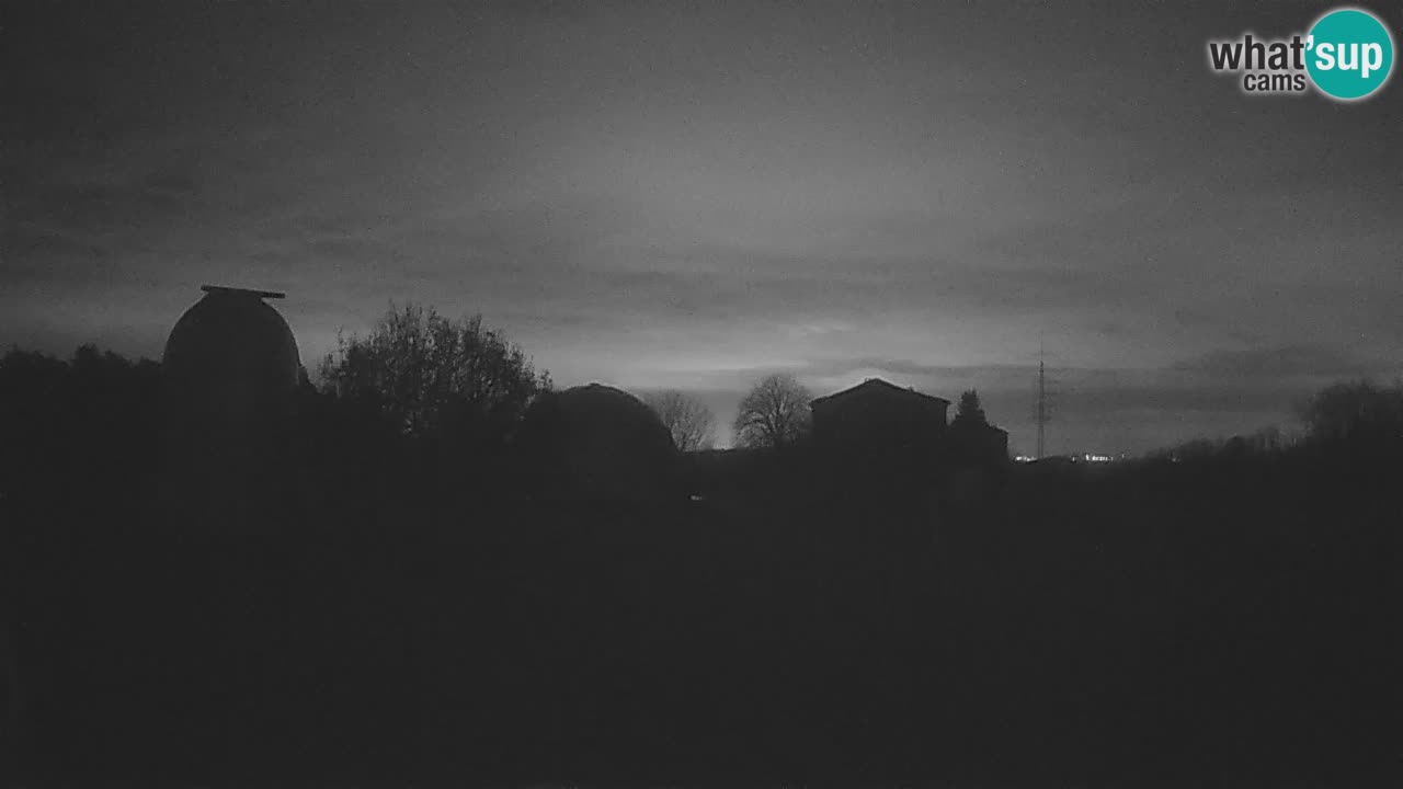 Višnjan-Observatorium Live Webcam – Explore the Sky, Asteroids, Comets, and Meteoroids