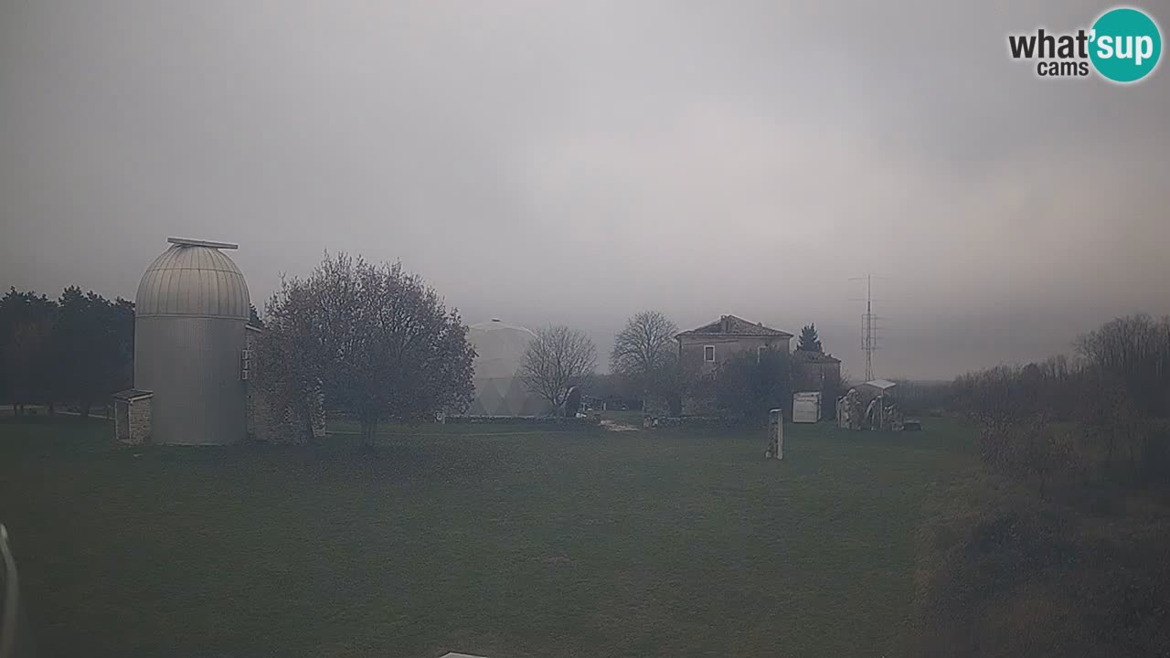 Webcam en direct de l’Observatoire de Višnjan – Explorez le ciel, les astéroïdes, les comètes et les météoroïdes