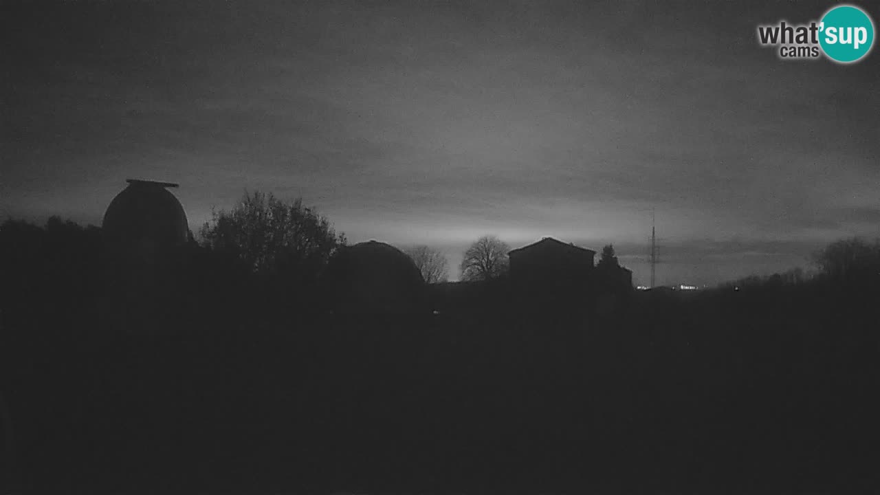 Višnjan-Observatorium Live Webcam – Explore the Sky, Asteroids, Comets, and Meteoroids