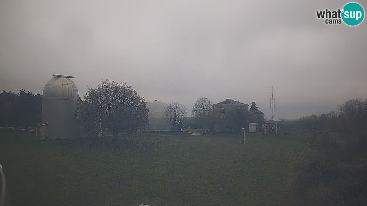 Webcam en direct de l’Observatoire de Višnjan – Explorez le ciel, les astéroïdes, les comètes et les météoroïdes