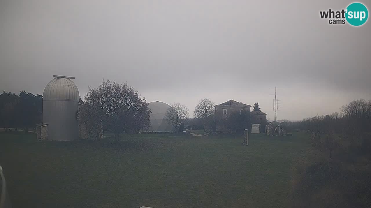 Webcam live dell’Osservatorio di  – Esplora il cielo, gli asteroidi, i comete e i meteoroidi.