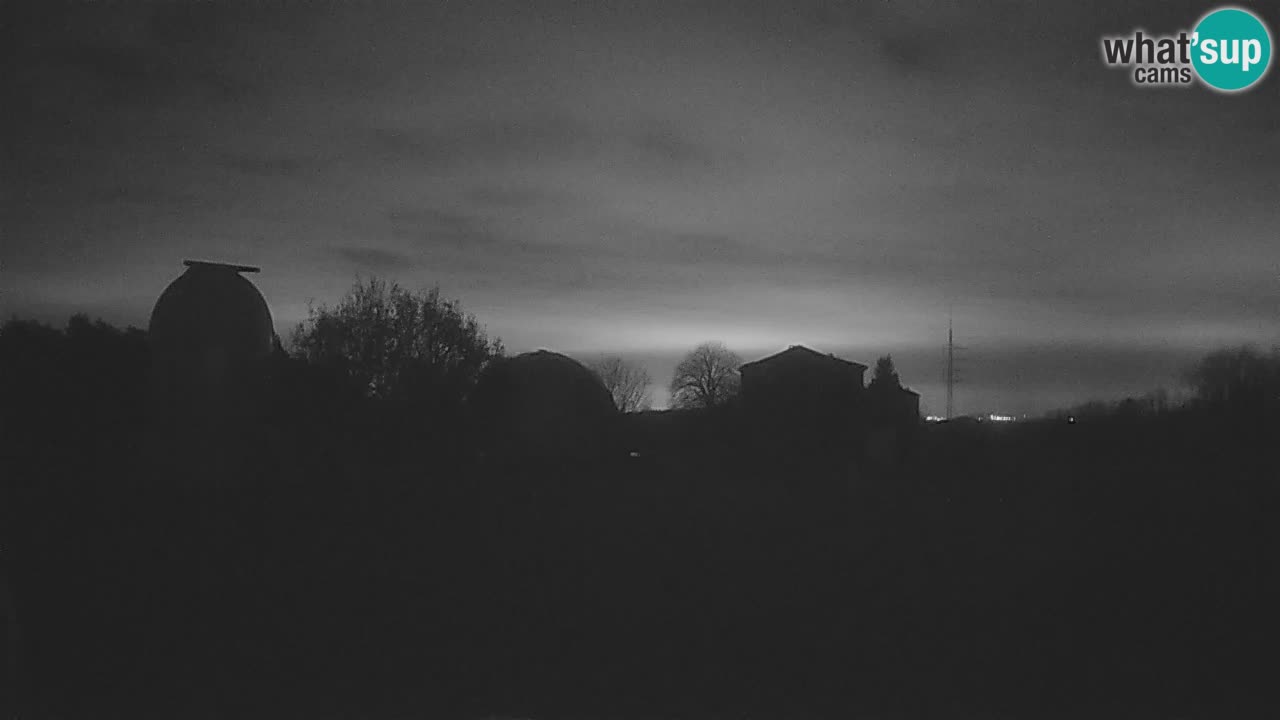 Višnjan-Observatorium Live Webcam – Explore the Sky, Asteroids, Comets, and Meteoroids
