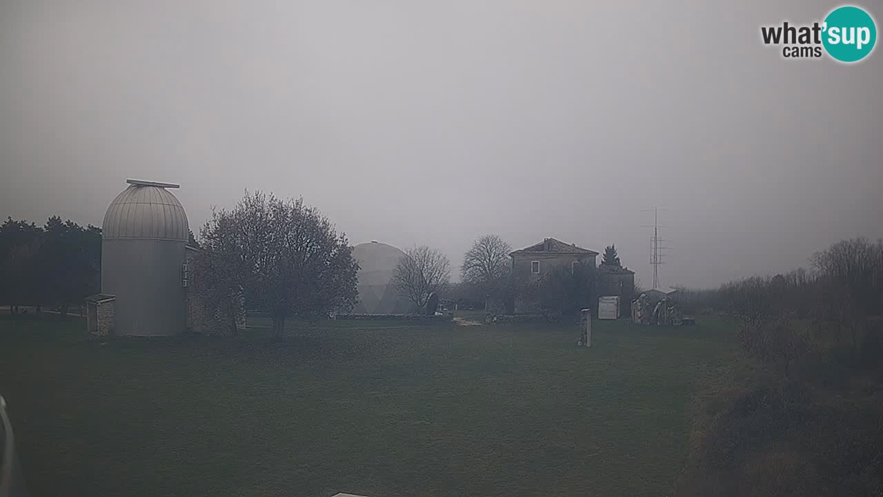 Višnjan-Observatorium Live Webcam – Explore the Sky, Asteroids, Comets, and Meteoroids