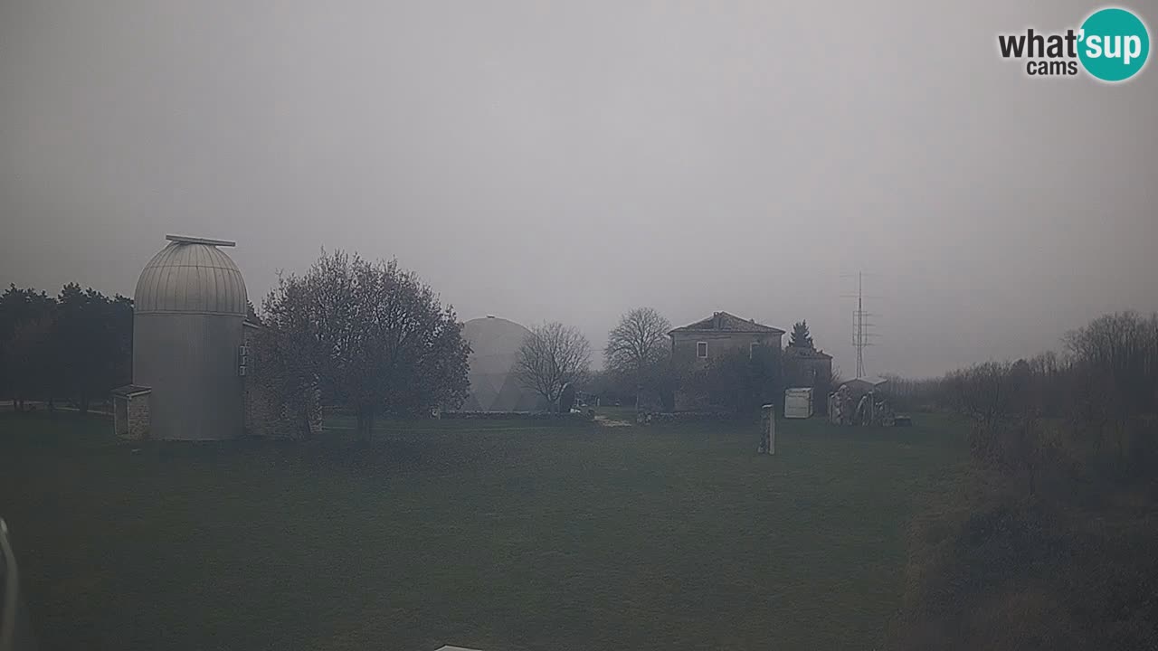 Webcam live dell’Osservatorio di  – Esplora il cielo, gli asteroidi, i comete e i meteoroidi.