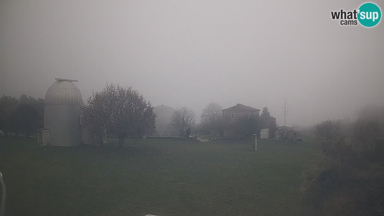 Webcam live dell’Osservatorio di  – Esplora il cielo, gli asteroidi, i comete e i meteoroidi.