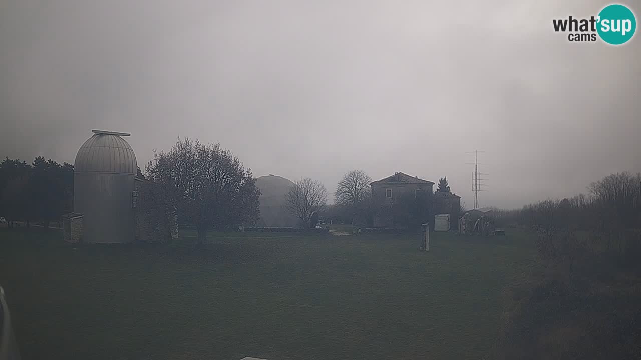 Webcam en direct de l’Observatoire de Višnjan – Explorez le ciel, les astéroïdes, les comètes et les météoroïdes