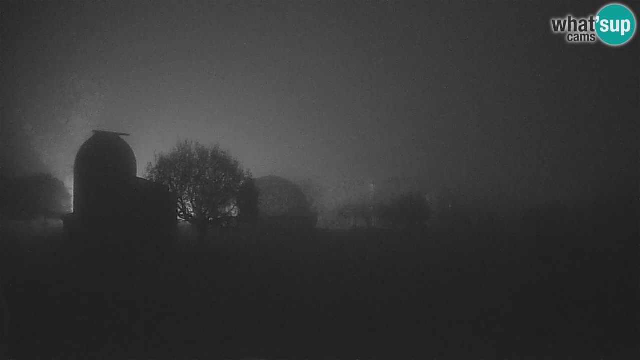 Webcam live dell’Osservatorio di  – Esplora il cielo, gli asteroidi, i comete e i meteoroidi.