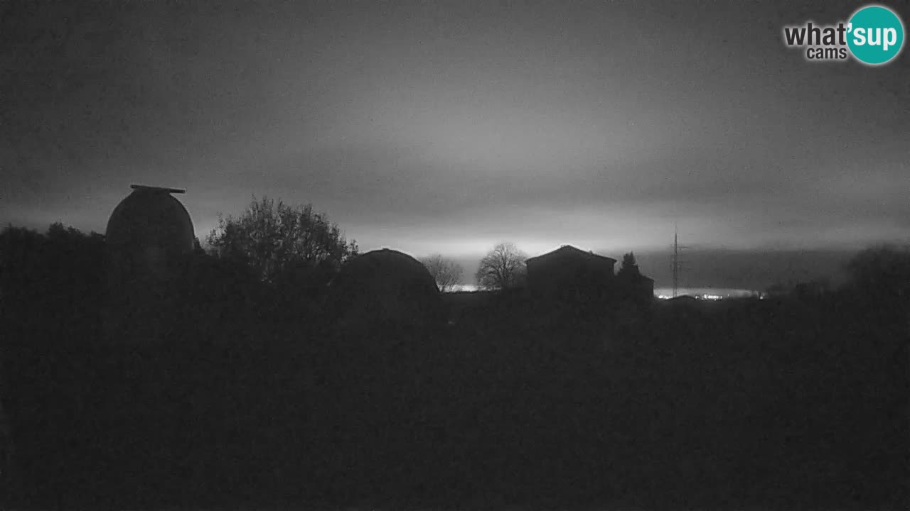 Webcam live dell’Osservatorio di  – Esplora il cielo, gli asteroidi, i comete e i meteoroidi.