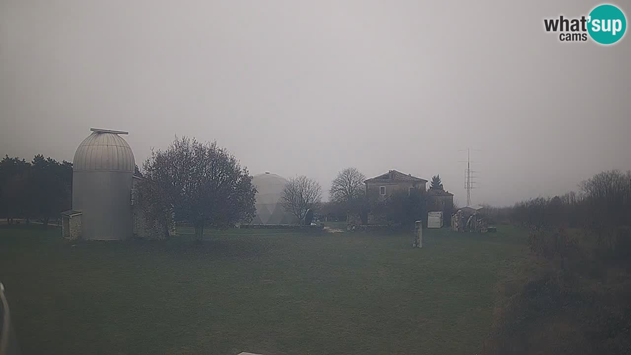 Webcam live dell’Osservatorio di  – Esplora il cielo, gli asteroidi, i comete e i meteoroidi.