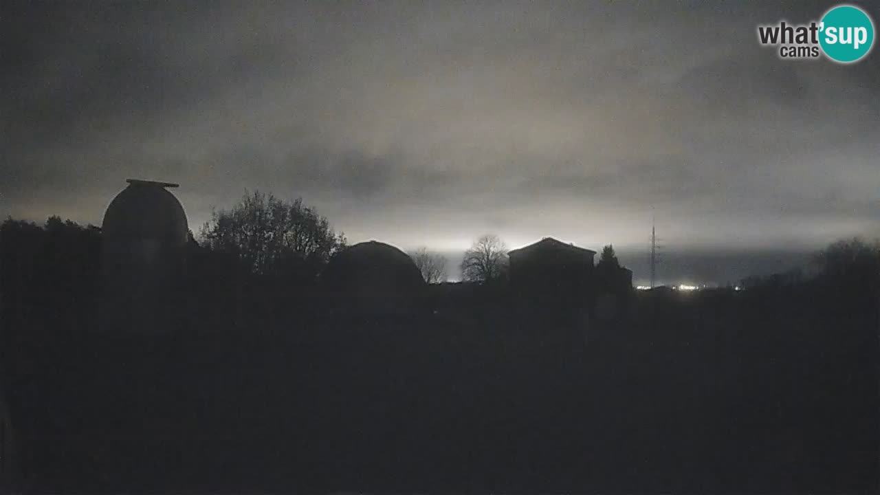 Webcam live dell’Osservatorio di  – Esplora il cielo, gli asteroidi, i comete e i meteoroidi.