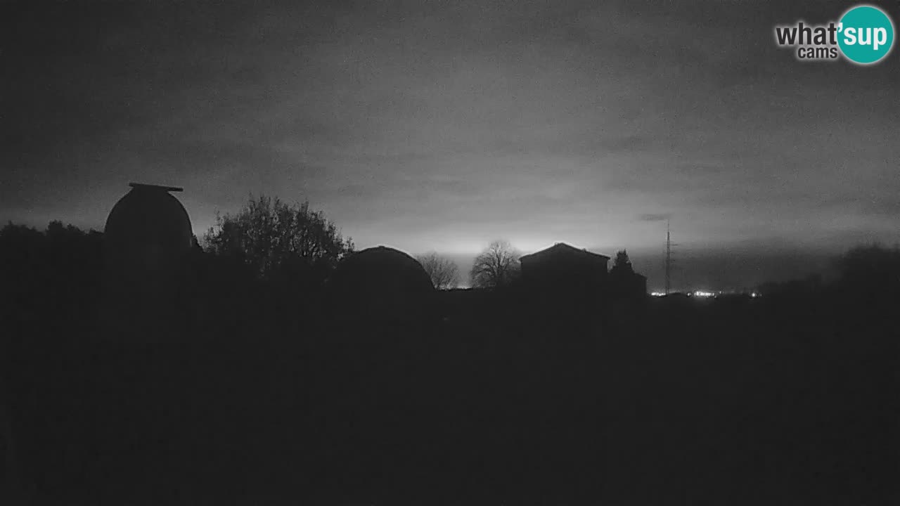 Višnjan-Observatorium Live Webcam – Explore the Sky, Asteroids, Comets, and Meteoroids