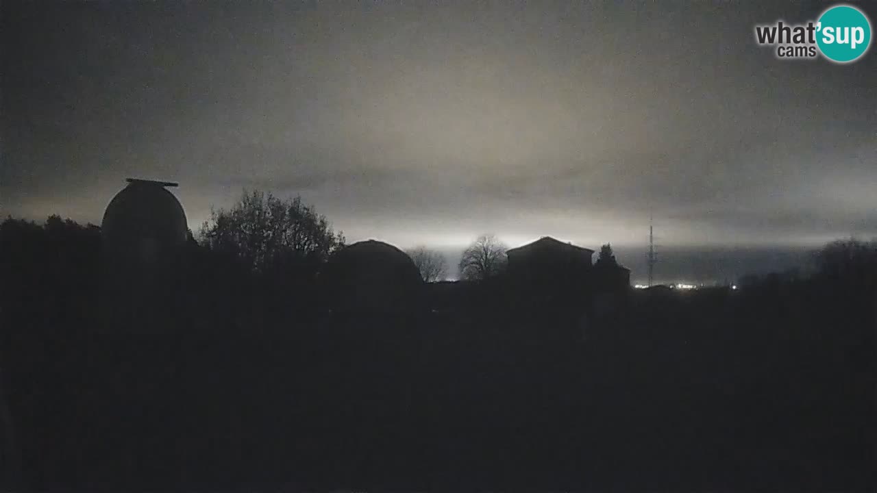 Webcam live dell’Osservatorio di  – Esplora il cielo, gli asteroidi, i comete e i meteoroidi.