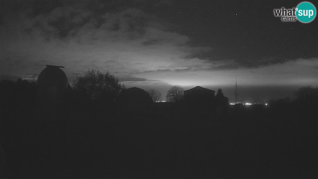 Webcam live dell’Osservatorio di  – Esplora il cielo, gli asteroidi, i comete e i meteoroidi.