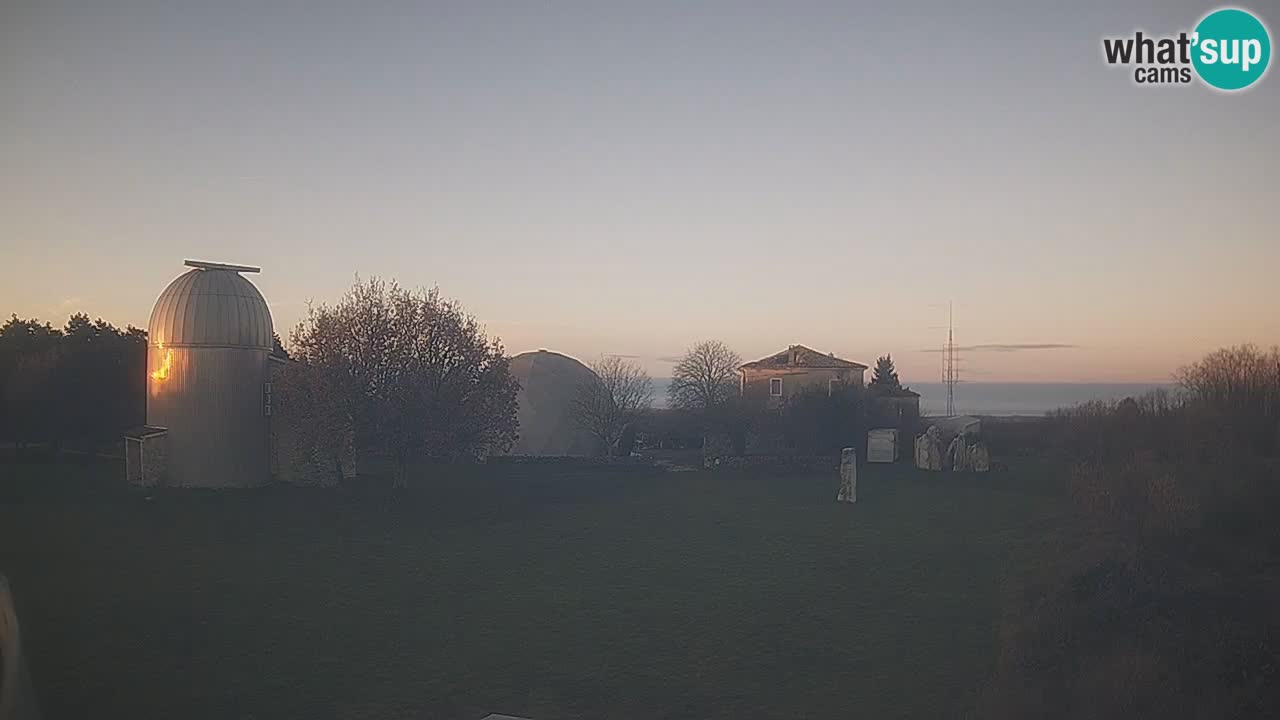 Webcam live dell’Osservatorio di  – Esplora il cielo, gli asteroidi, i comete e i meteoroidi.