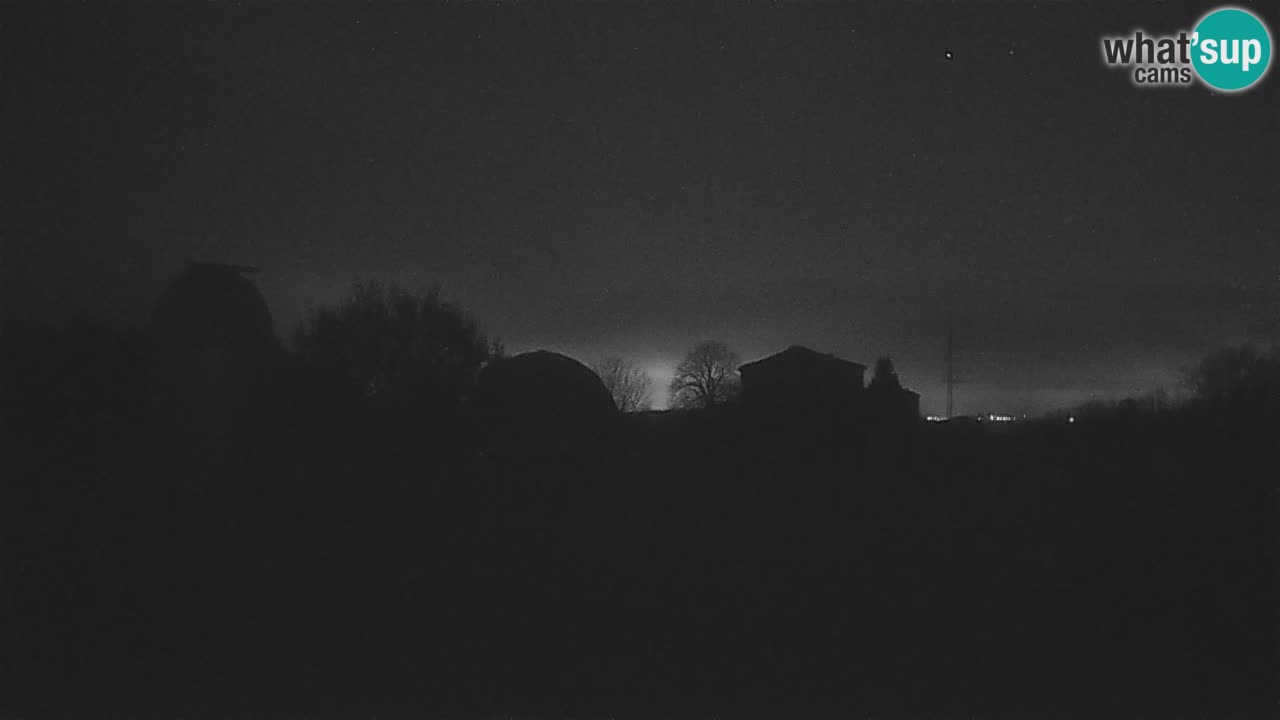 Višnjan-Observatorium Live Webcam – Explore the Sky, Asteroids, Comets, and Meteoroids