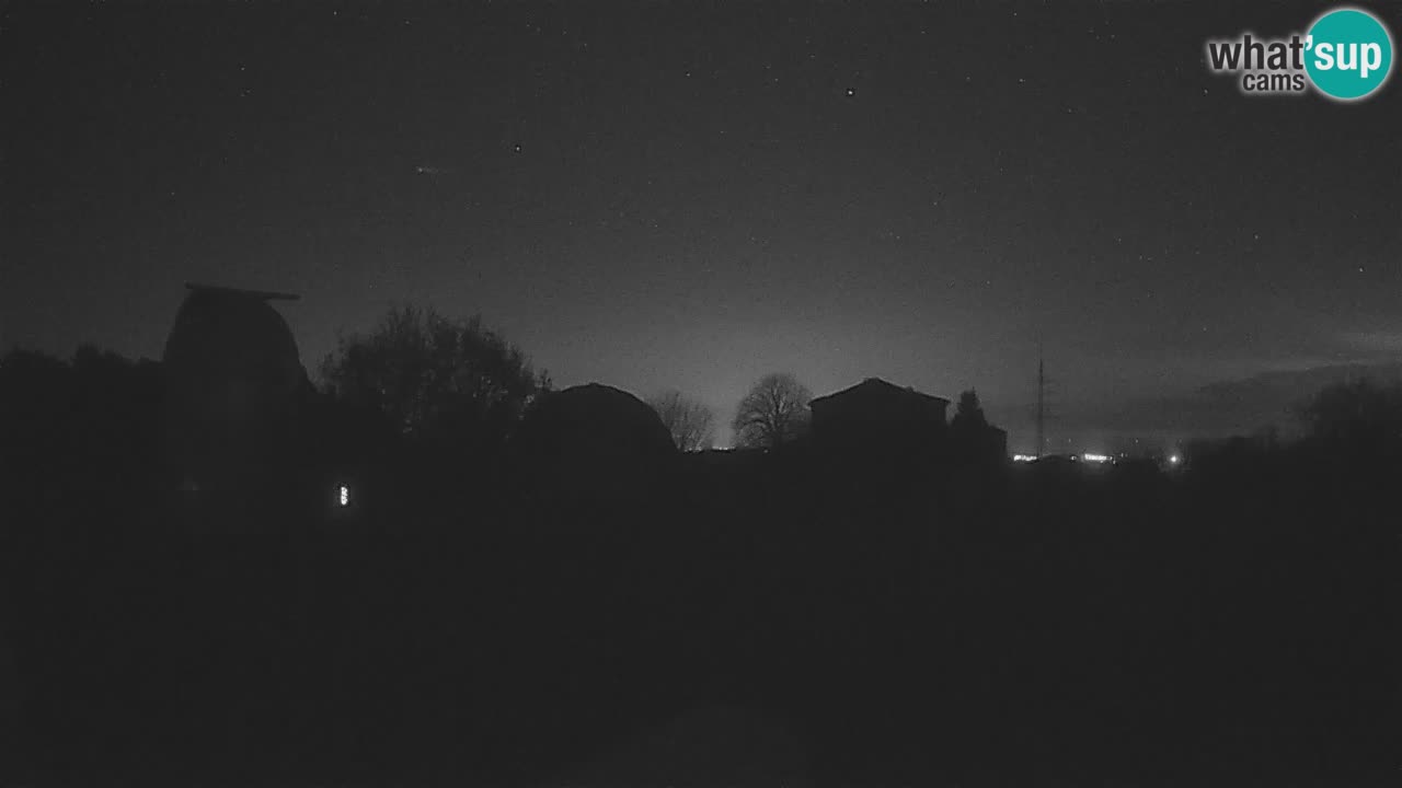 Observatorij Višnjan spletna kamera – Odkrivajte nebo, asteroide, komete in meteorite