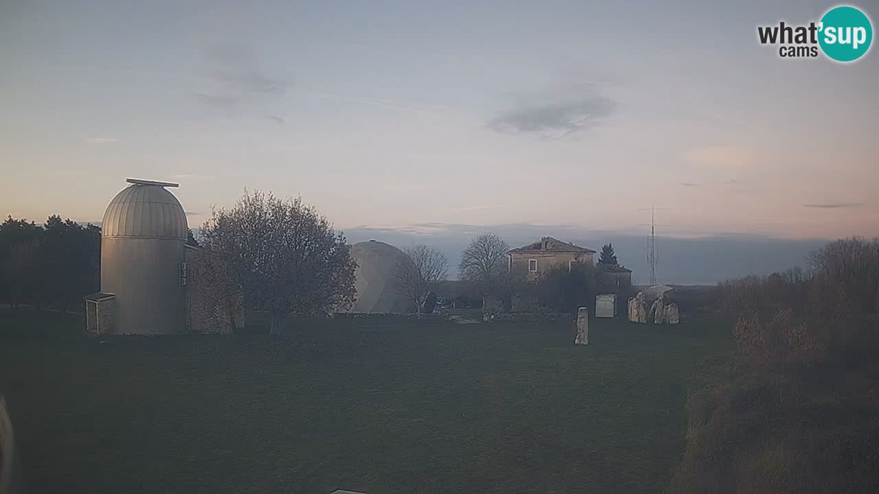 Višnjan-Observatorium Live Webcam – Explore the Sky, Asteroids, Comets, and Meteoroids