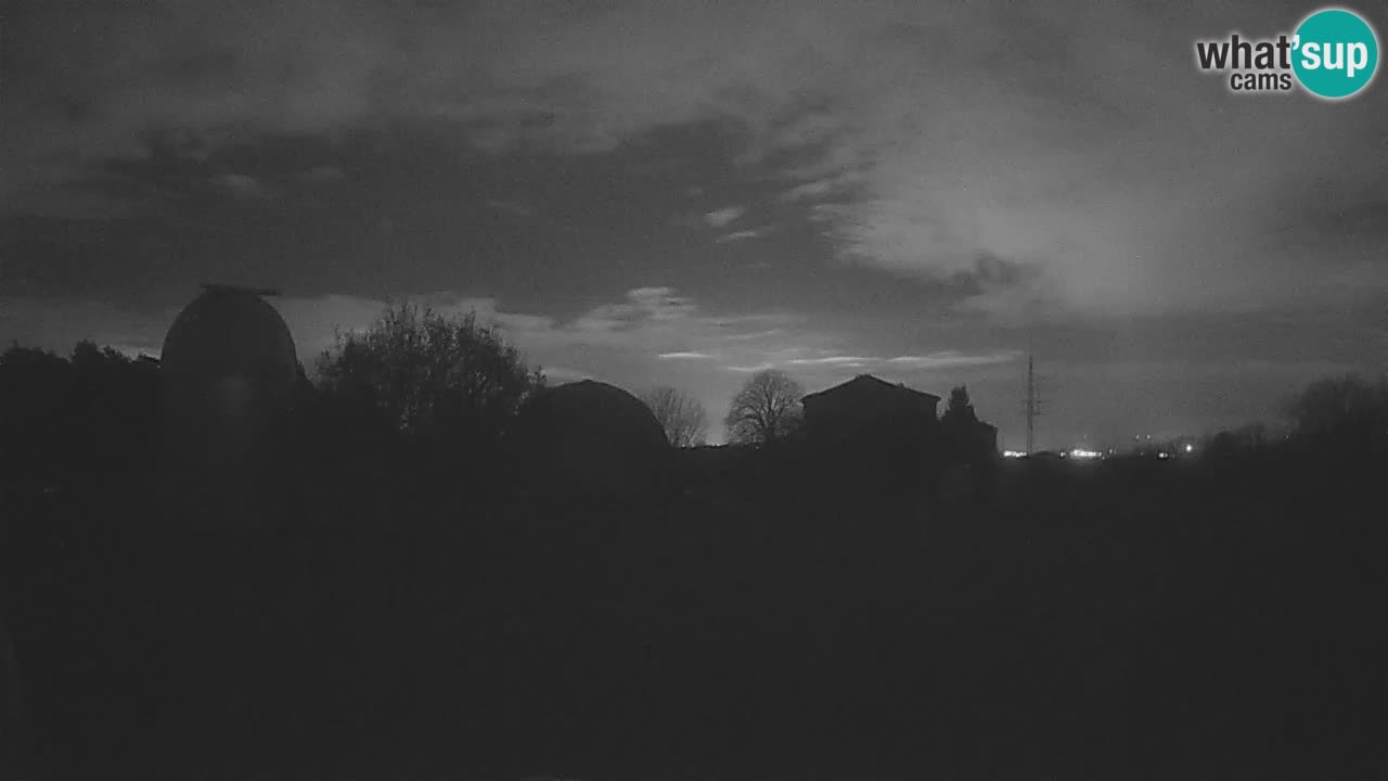 Webcam live dell’Osservatorio di  – Esplora il cielo, gli asteroidi, i comete e i meteoroidi.