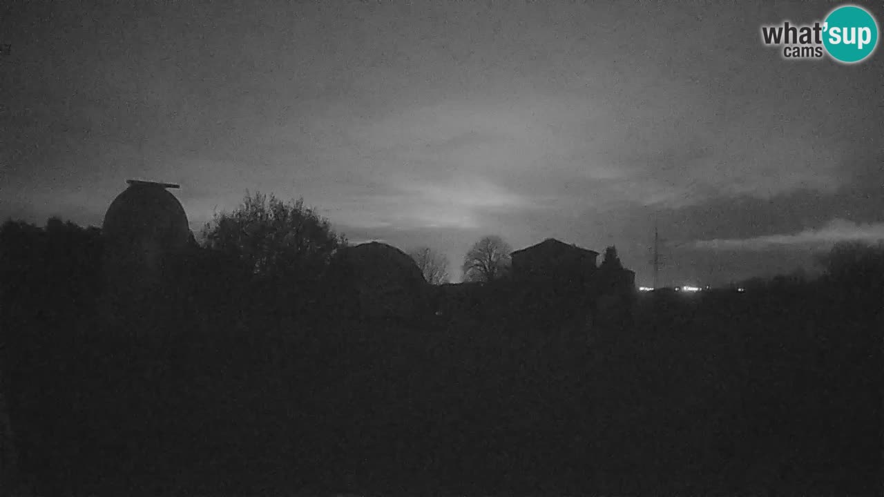 Cámara web en vivo del Observatorio de Višnjan: explora el cielo, los asteroides, cometas y meteoroides