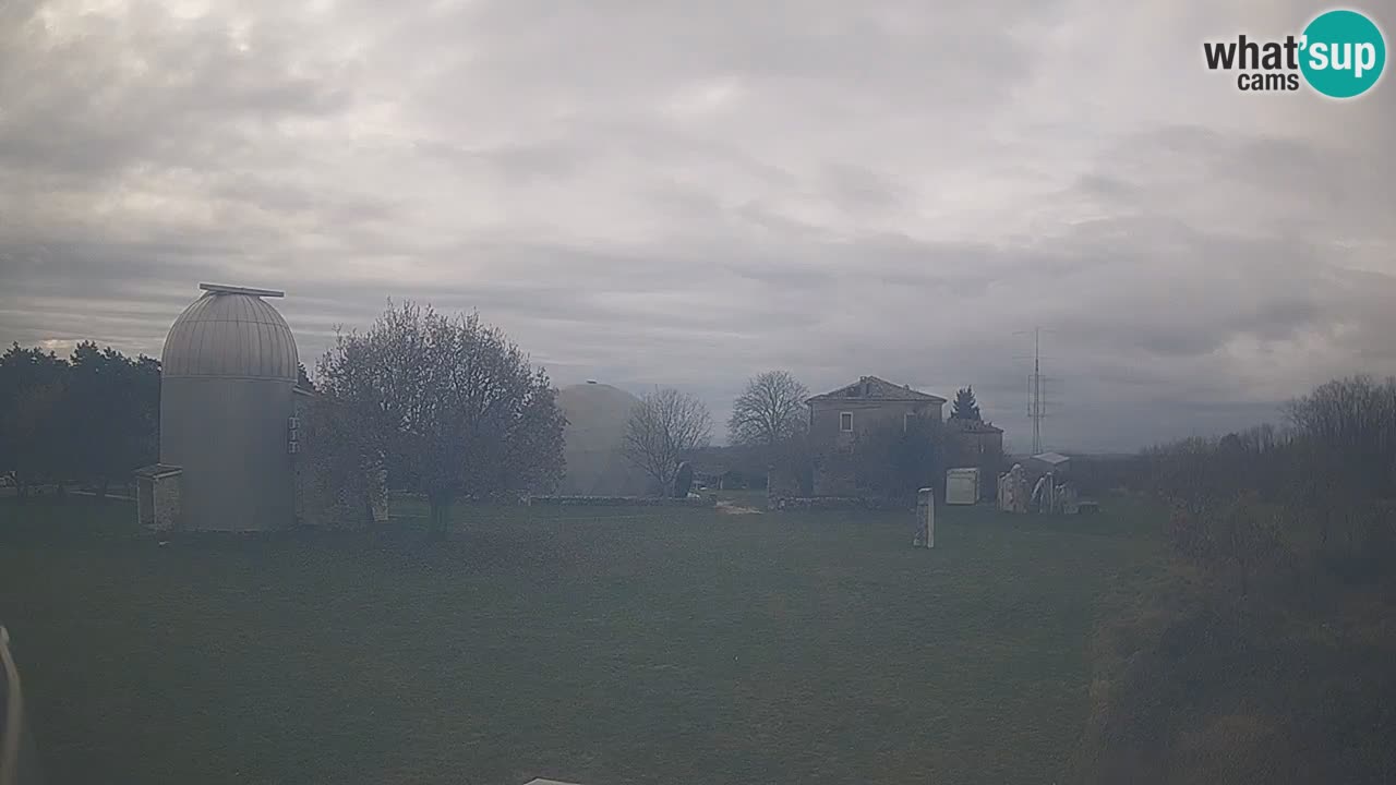 Višnjan-Observatorium Live Webcam – Explore the Sky, Asteroids, Comets, and Meteoroids