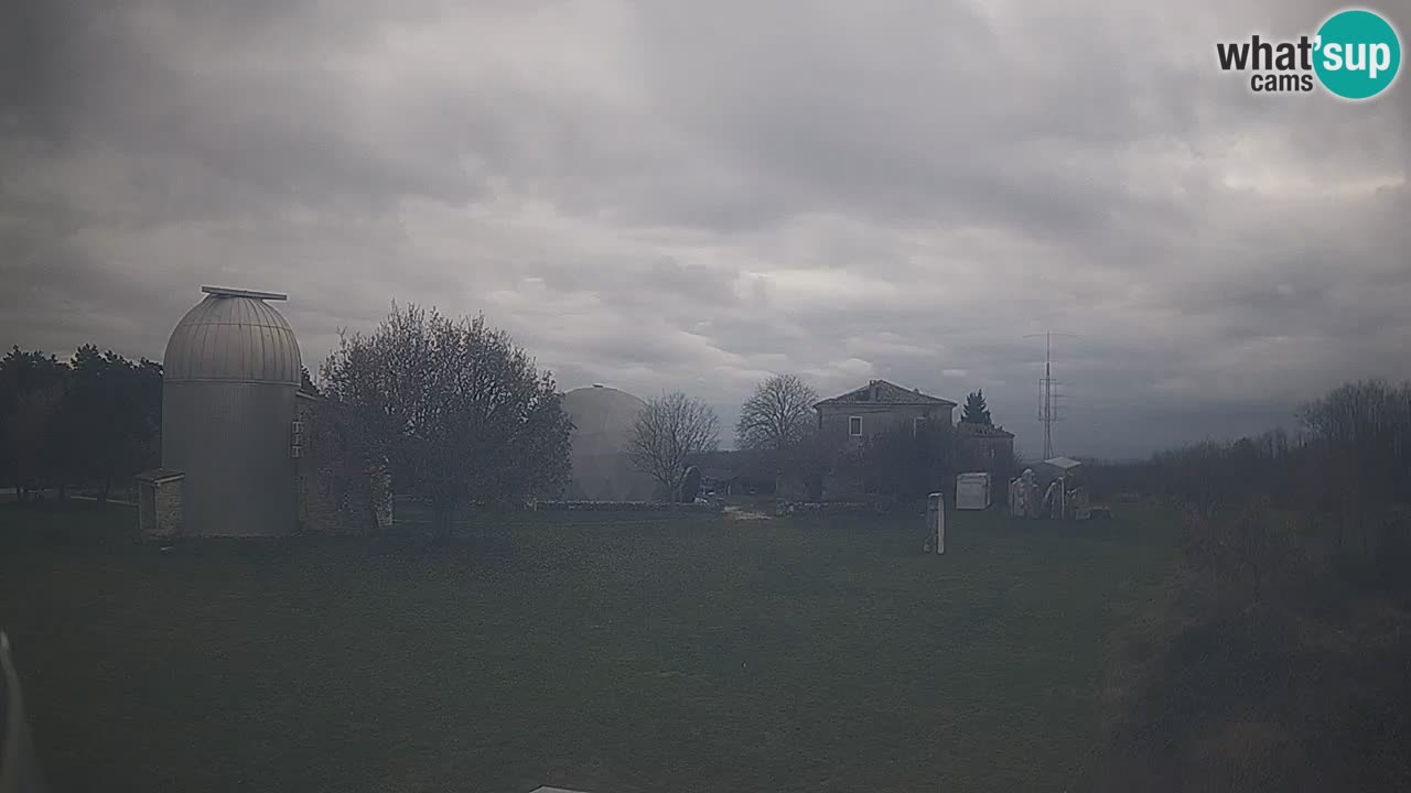 Webcam en direct de l’Observatoire de Višnjan – Explorez le ciel, les astéroïdes, les comètes et les météoroïdes