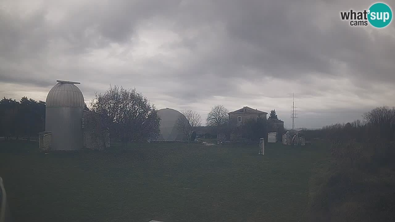 Webcam live dell’Osservatorio di  – Esplora il cielo, gli asteroidi, i comete e i meteoroidi.