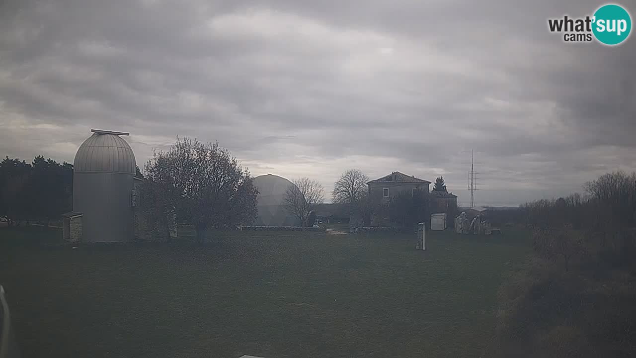 Webcam en direct de l’Observatoire de Višnjan – Explorez le ciel, les astéroïdes, les comètes et les météoroïdes