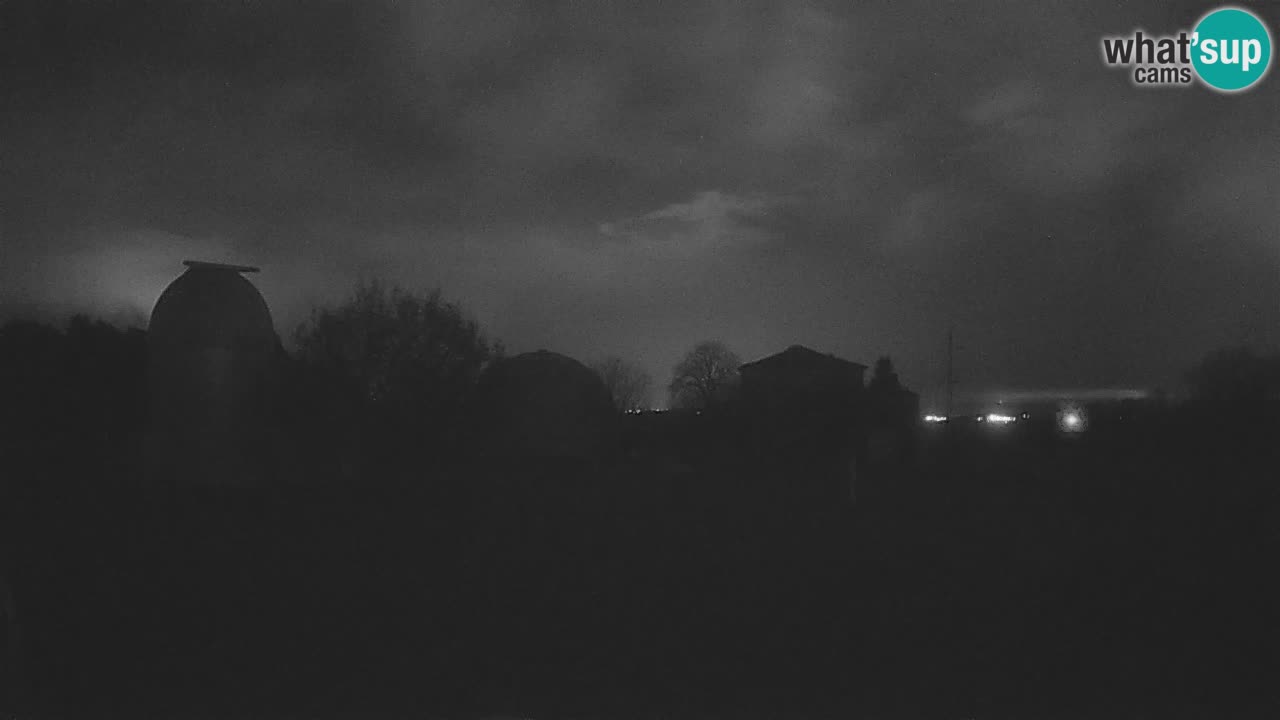 Webcam live dell’Osservatorio di  – Esplora il cielo, gli asteroidi, i comete e i meteoroidi.