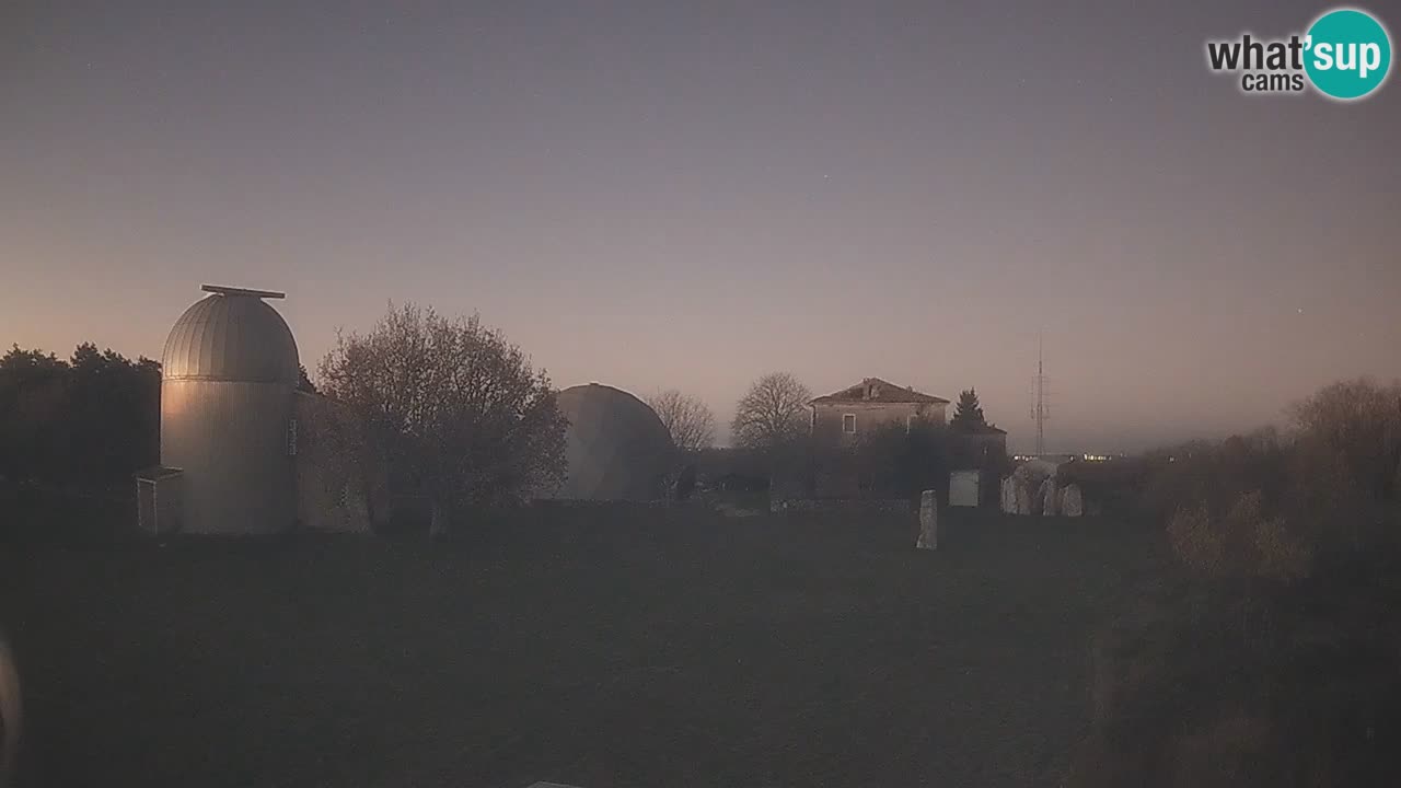 Cámara web en vivo del Observatorio de Višnjan: explora el cielo, los asteroides, cometas y meteoroides