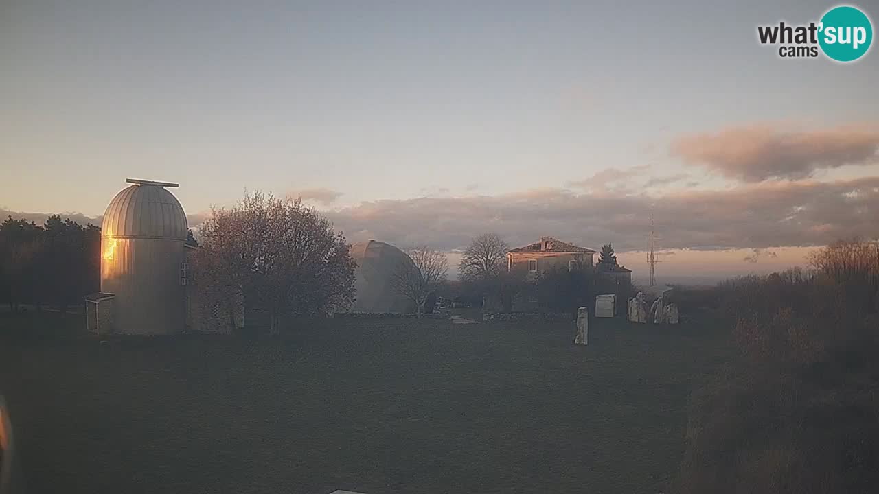 Cámara web en vivo del Observatorio de Višnjan: explora el cielo, los asteroides, cometas y meteoroides