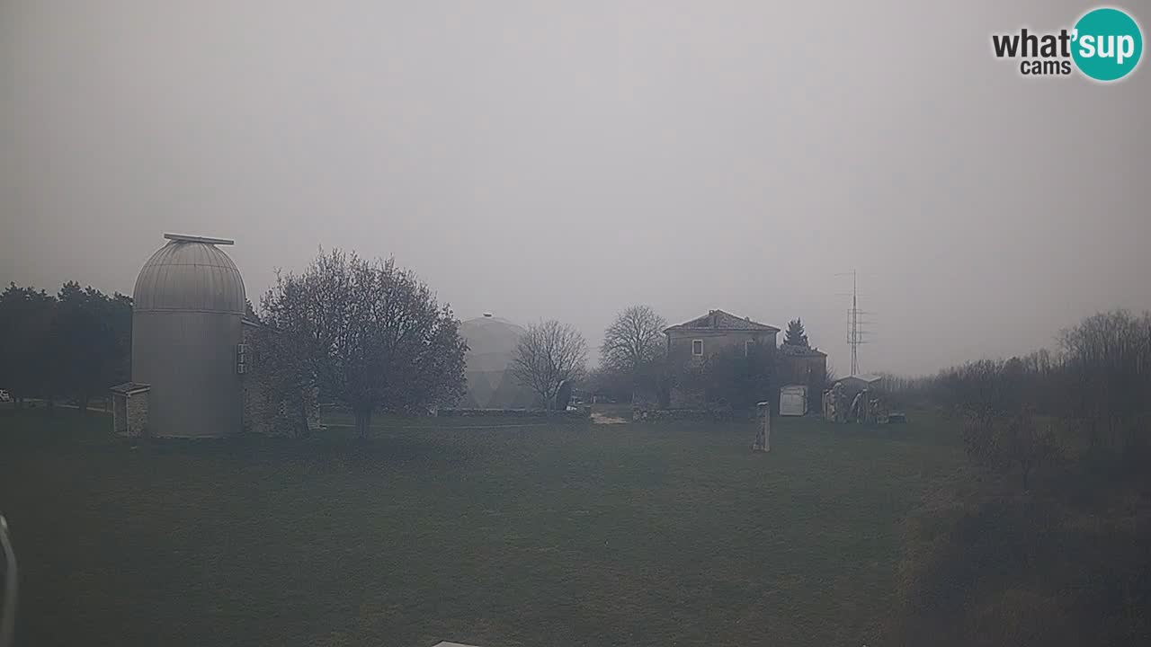 Webcam live dell’Osservatorio di  – Esplora il cielo, gli asteroidi, i comete e i meteoroidi.