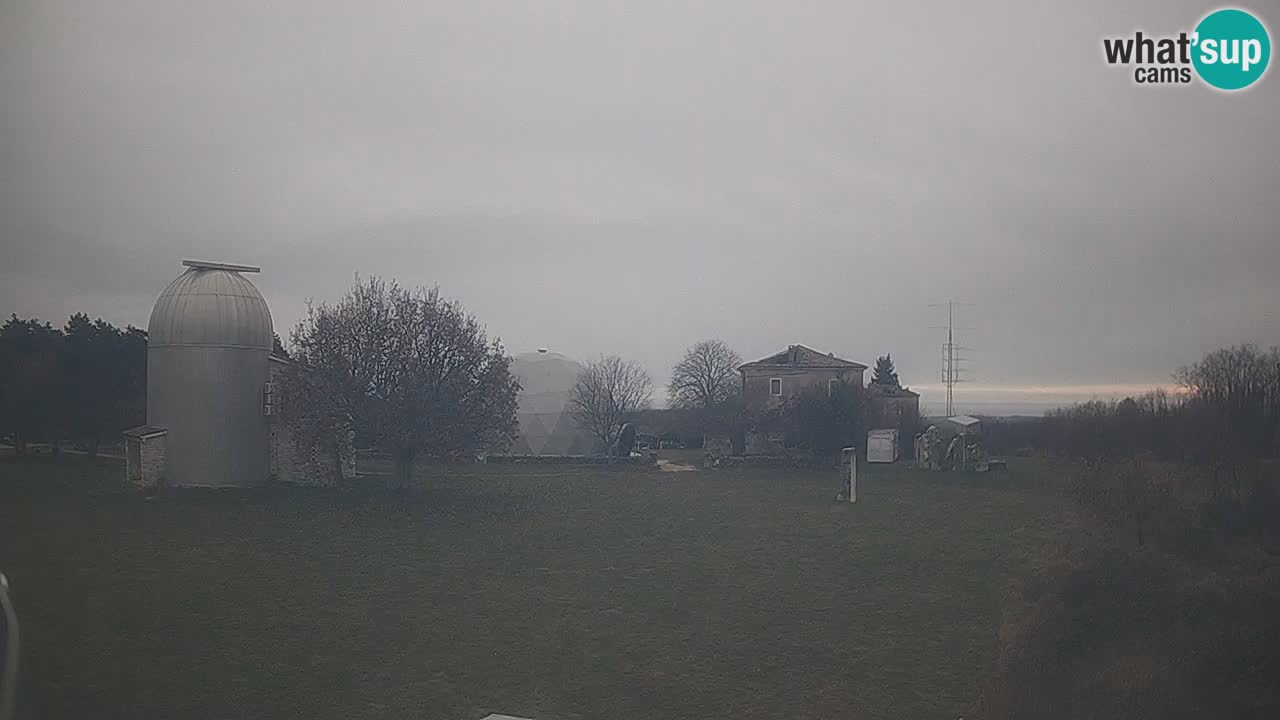 Webcam live dell’Osservatorio di  – Esplora il cielo, gli asteroidi, i comete e i meteoroidi.