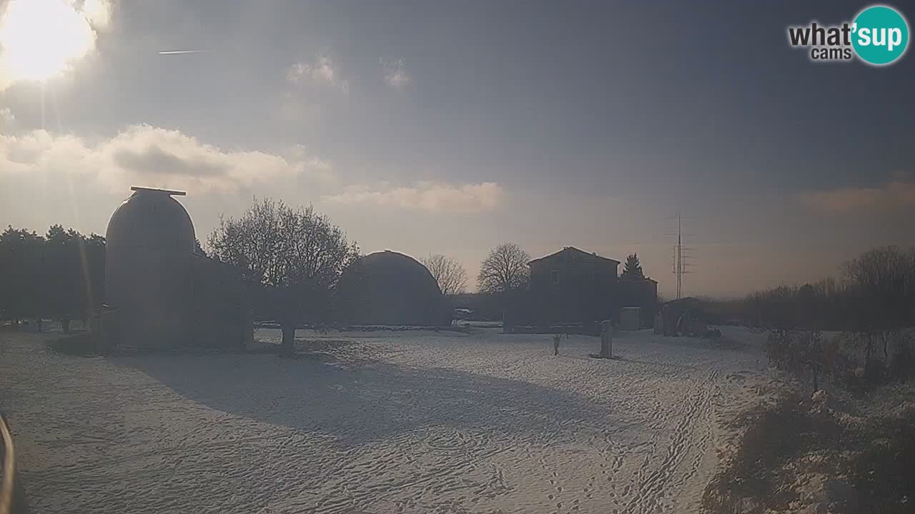 Webcam live dell’Osservatorio di  – Esplora il cielo, gli asteroidi, i comete e i meteoroidi.