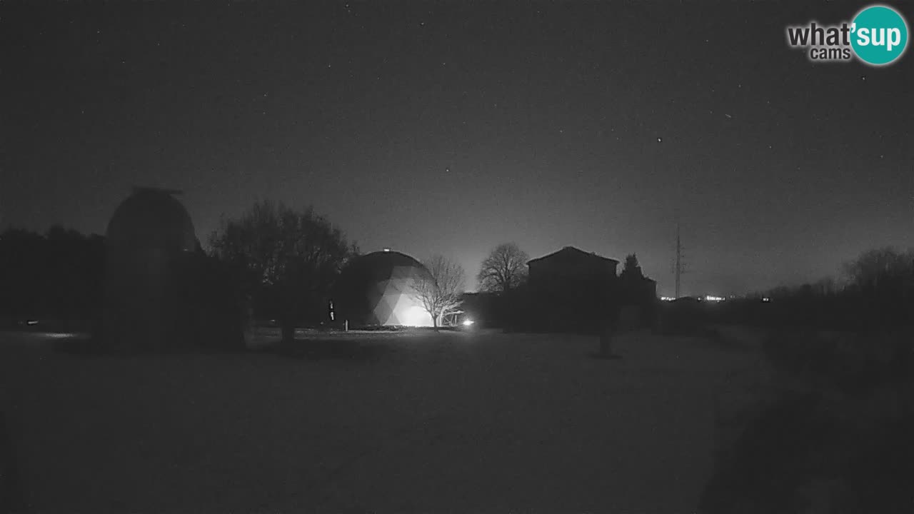 Webcam live dell’Osservatorio di  – Esplora il cielo, gli asteroidi, i comete e i meteoroidi.