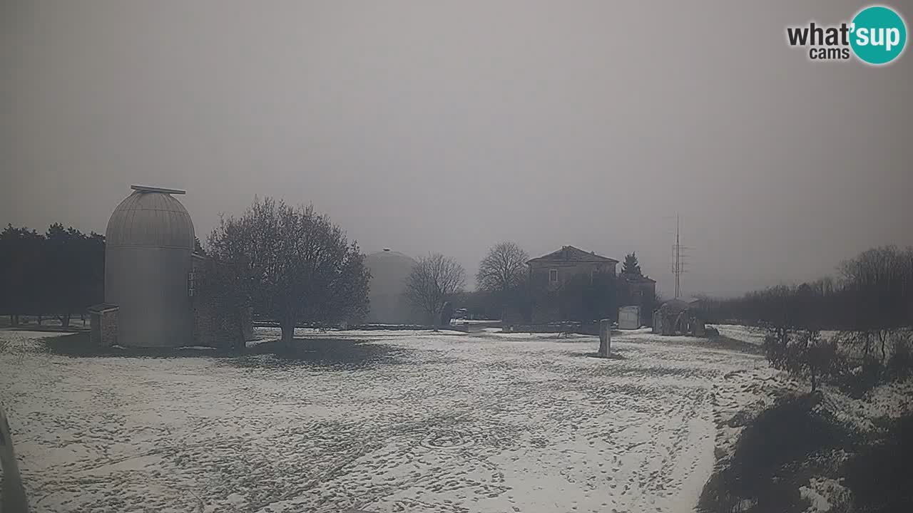 Webcam live dell’Osservatorio di  – Esplora il cielo, gli asteroidi, i comete e i meteoroidi.