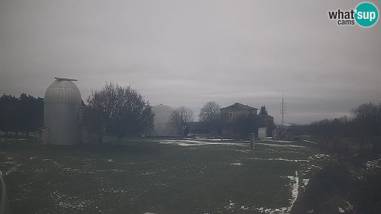 Webcam live dell’Osservatorio di  – Esplora il cielo, gli asteroidi, i comete e i meteoroidi.