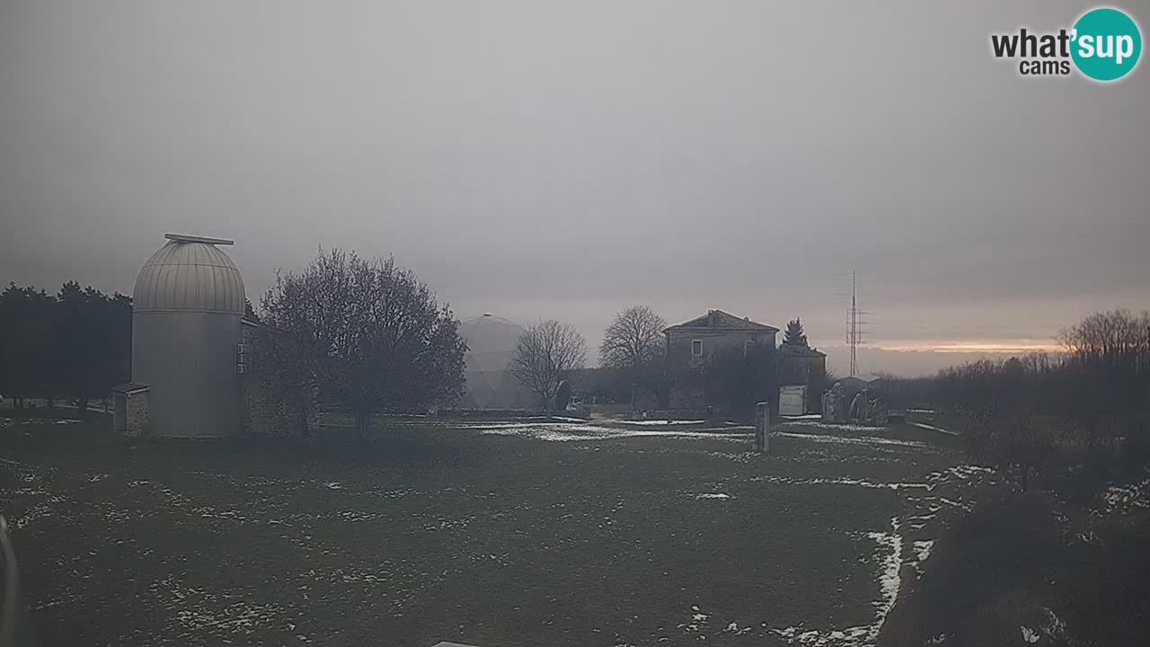 Webcam live dell’Osservatorio di  – Esplora il cielo, gli asteroidi, i comete e i meteoroidi.