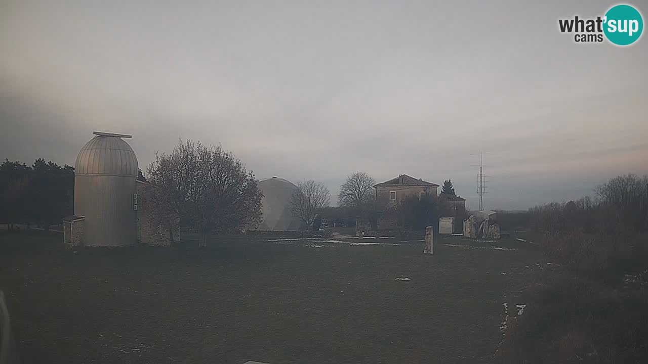 Višnjan-Observatorium Live Webcam – Explore the Sky, Asteroids, Comets, and Meteoroids