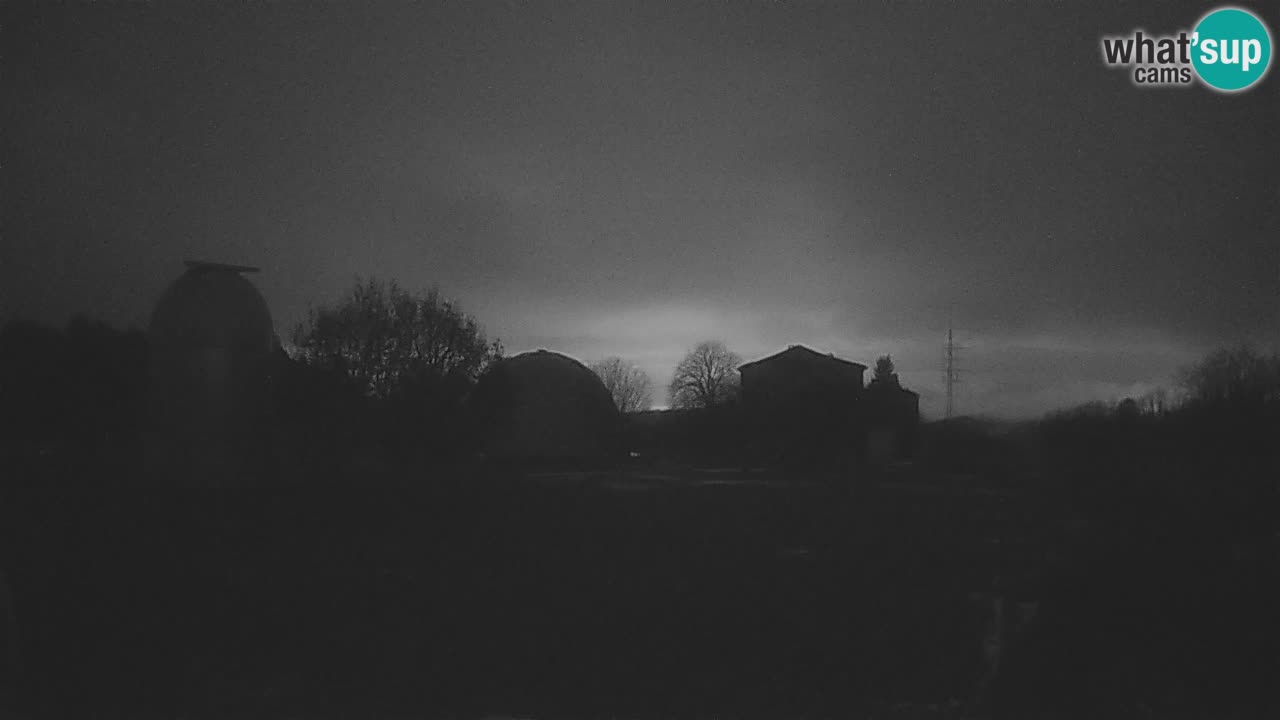 Webcam live dell’Osservatorio di  – Esplora il cielo, gli asteroidi, i comete e i meteoroidi.