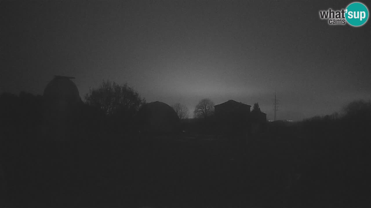 Višnjan-Observatorium Live Webcam – Explore the Sky, Asteroids, Comets, and Meteoroids