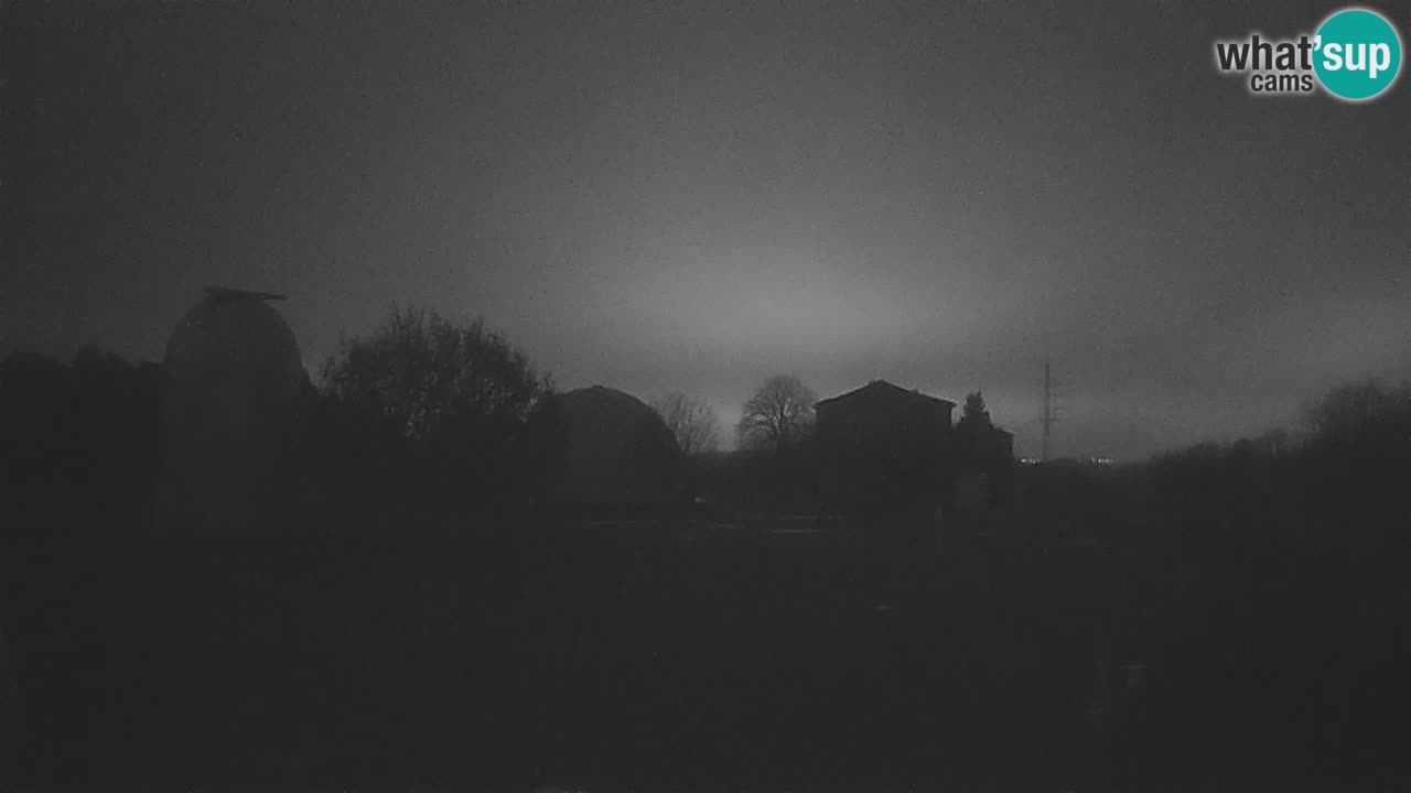 Višnjan-Observatorium Live Webcam – Explore the Sky, Asteroids, Comets, and Meteoroids