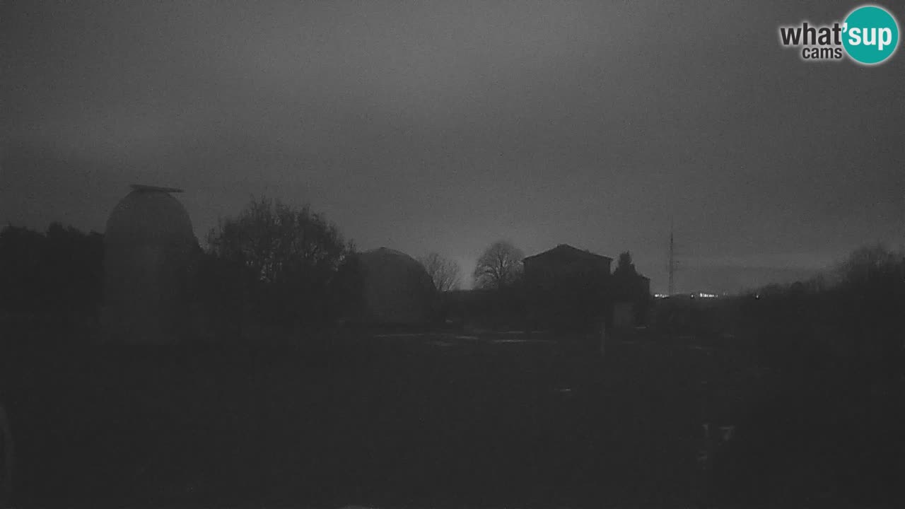 Webcam live dell’Osservatorio di  – Esplora il cielo, gli asteroidi, i comete e i meteoroidi.