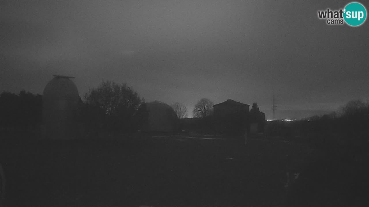 Webcam live dell’Osservatorio di – Esplora il cielo, gli asteroidi, i comete e i meteoroidi.