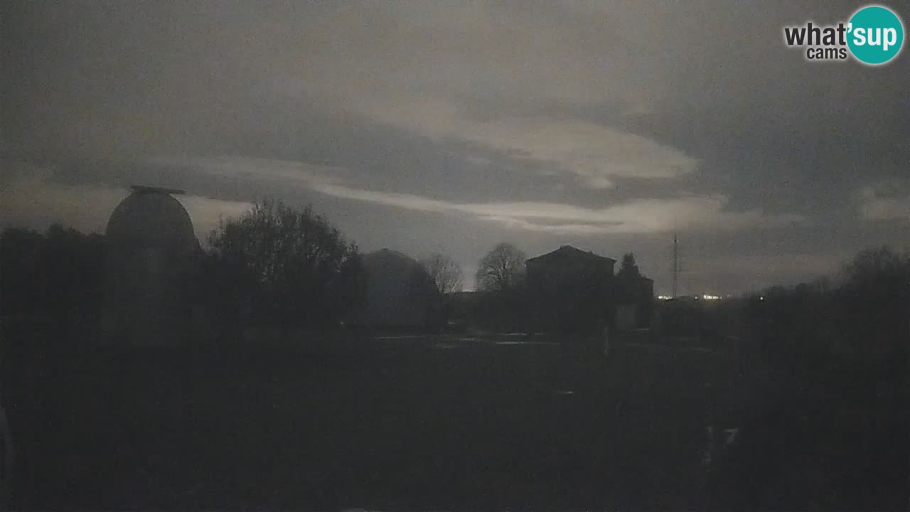 Webcam live dell’Osservatorio di  – Esplora il cielo, gli asteroidi, i comete e i meteoroidi.