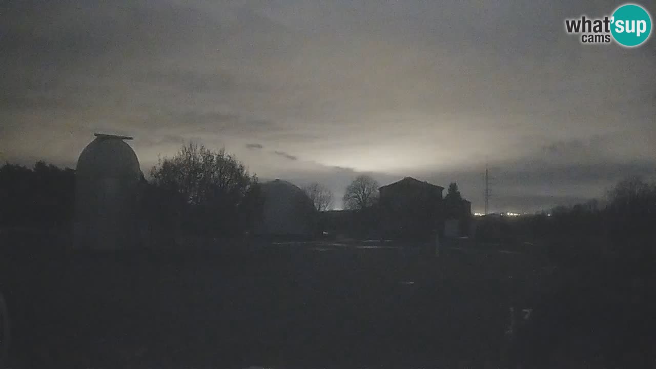 Cámara web en vivo del Observatorio de Višnjan: explora el cielo, los asteroides, cometas y meteoroides