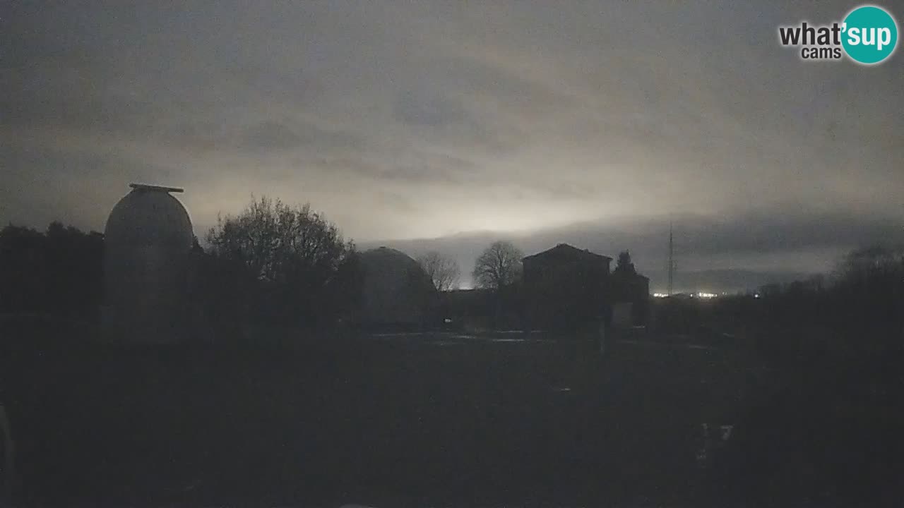 Webcam live dell’Osservatorio di  – Esplora il cielo, gli asteroidi, i comete e i meteoroidi.