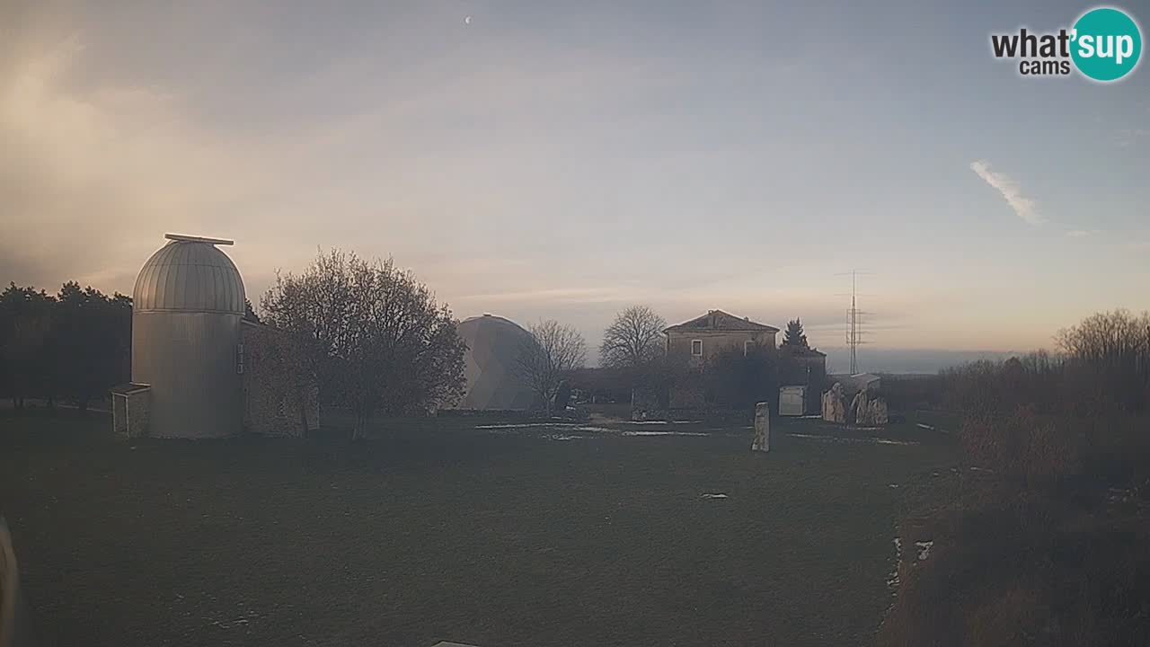 Webcam en direct de l’Observatoire de Višnjan – Explorez le ciel, les astéroïdes, les comètes et les météoroïdes